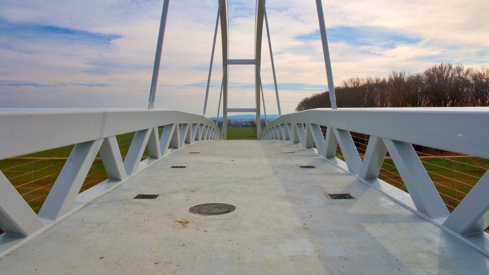 Nová lávka přes řeku Moravu v jihomoravských Mikulčicích