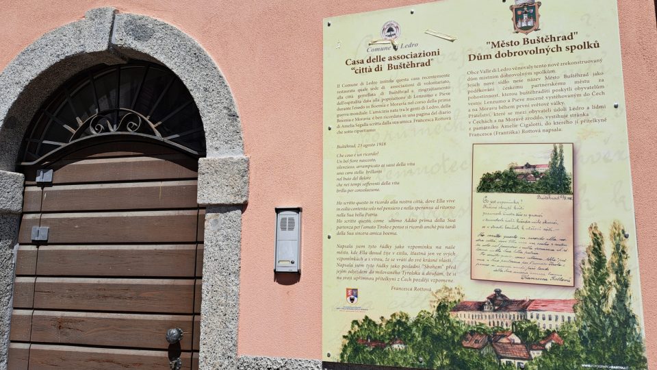 Dům pro spolky Buštěhrad najdete v obci Lenzumo | foto: Barbora Kvapilová, Český rozhlas Dům pro spolky Buštěhrad najdete v obci Lenzumo