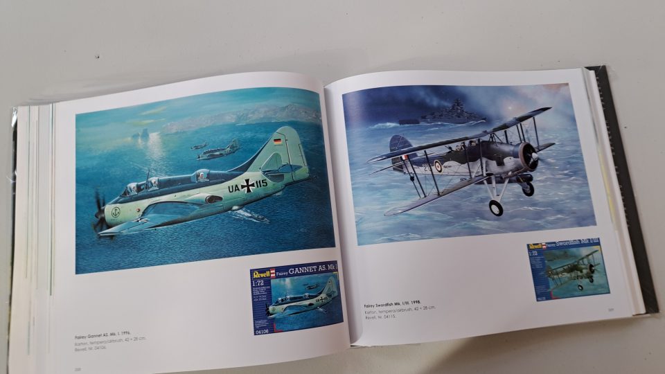 Velká část ze stovek ilustrací byla reprodukována v monografii V oblacích | foto: Barbora Kvapilová, Český rozhlas Velká část ze stovek ilustrací byla reprodukována v monografii V oblacích