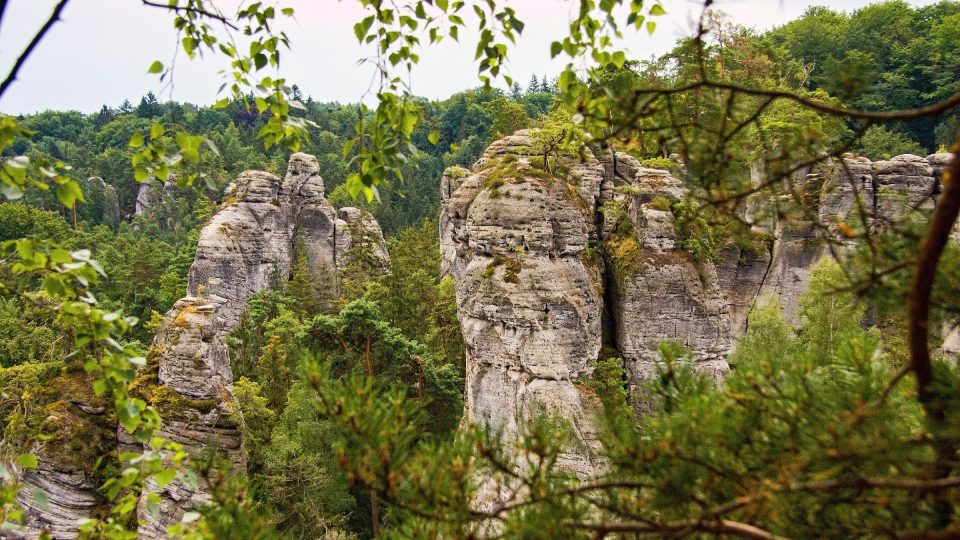 Výška skalních věží se blíží 60 metrům