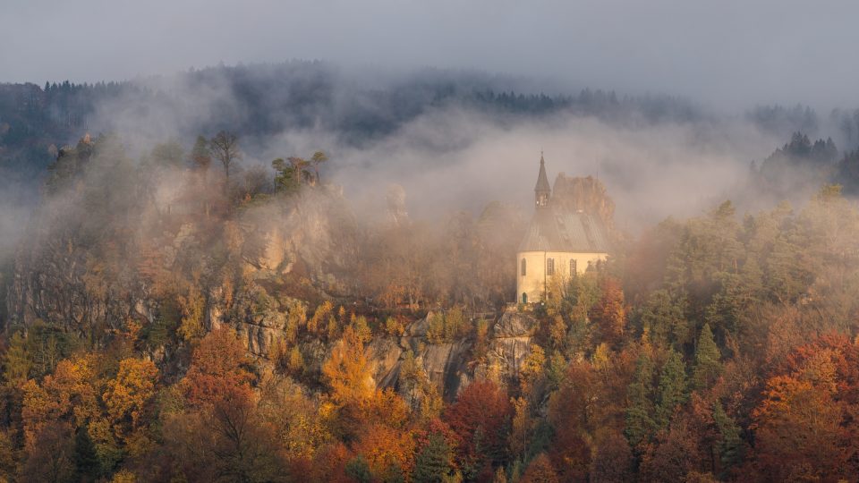 Skalní hrad Vranov na Malé Skále se změnil v Pantheon