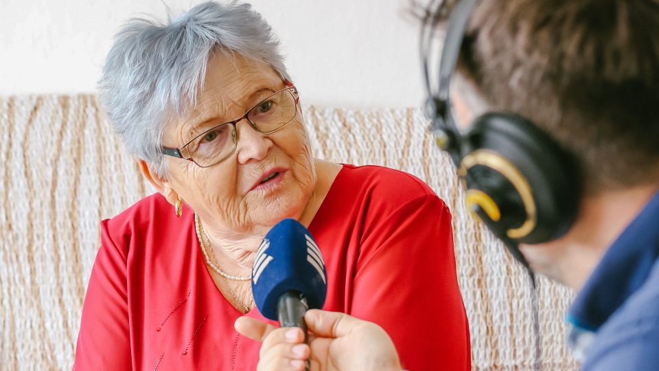 Marie Gloserová vypráví Patriku Rozehnalovi | foto: Jana Volková Marie Gloserová vypráví Patriku Rozehnalovi