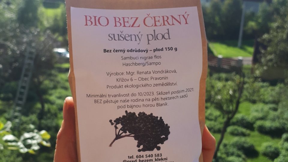 Zvláštní péči u Vondráků mají nejen květy, ale také plody černého bezu