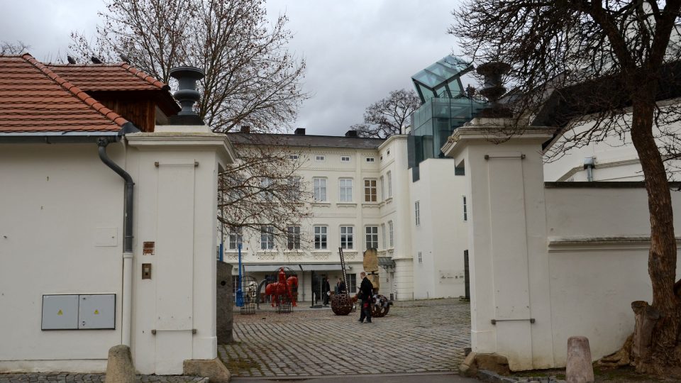 Sovovy (Odkolkovy) mlýny, kde dnes sídlí Museum Kampa