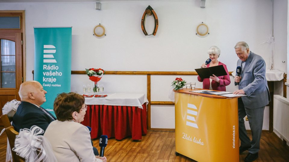Slavnostní obřad, kterým manželům vystrojil Český rozhlas | foto: Jana Volková Slavnostní obřad, kterým manželům vystrojil Český rozhlas