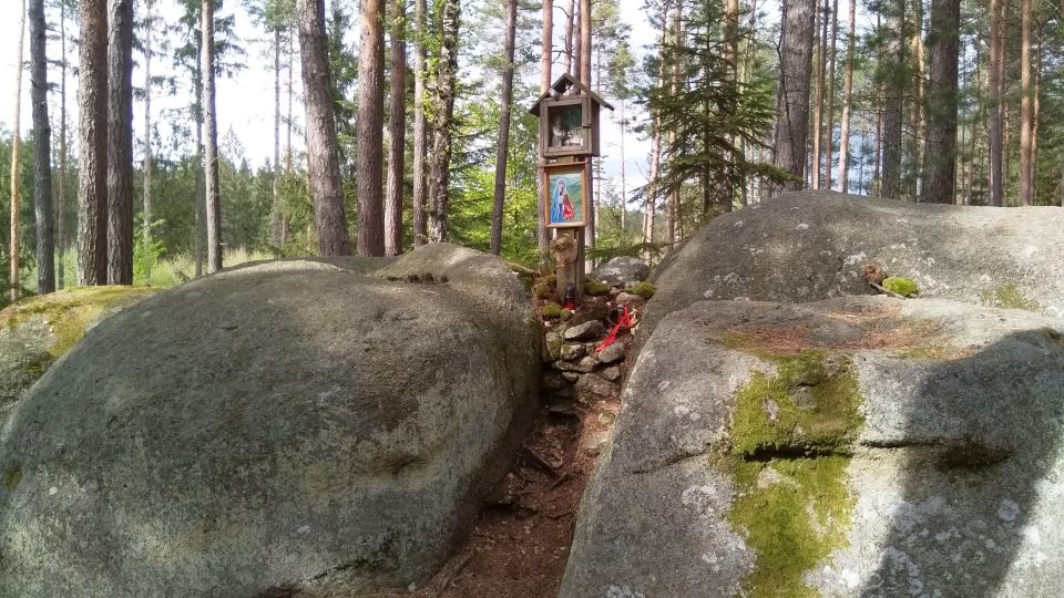 Podle tradice se k Vandličce má přistupovat pouze z této strany.jpg