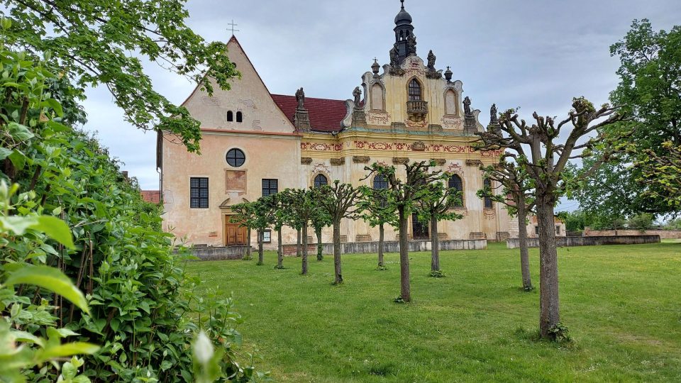 Kostel sv. Tří králů a kaple sv. Anny je součástí jednoho z prohlídkových okruhů zámku