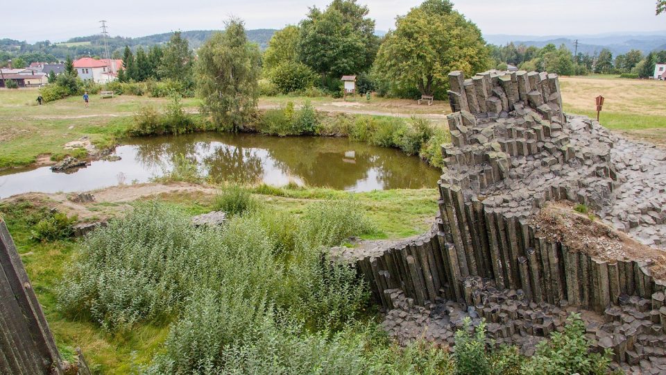 Pohled z jedné z cest na vrchol Panské skály