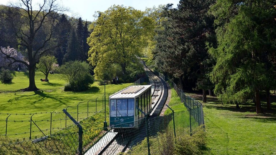 Na Petřín pohodlně vyjedete lanovkou