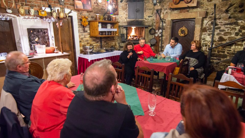 Speciální díl Humoriády natočený v podzemní vinárně u Jaroslava Sapíka