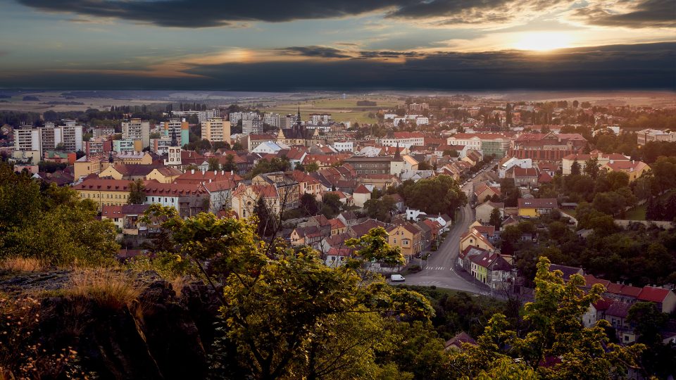 Pohled na město  ze Slánské hory