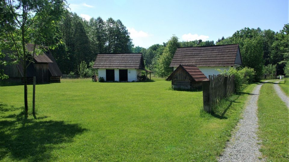 U špýcharů a stodoly v krňovickém skanzenu