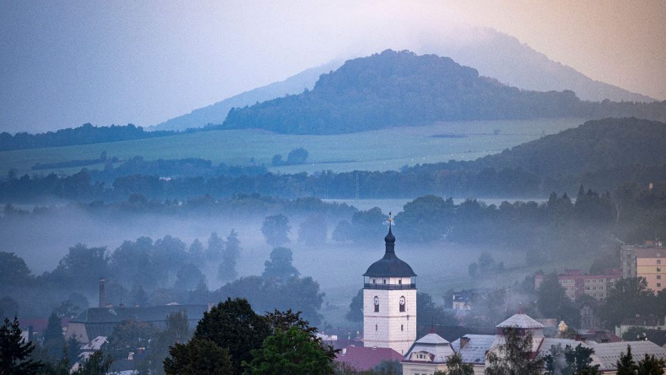 Česká Kamenice v mlžném oparu