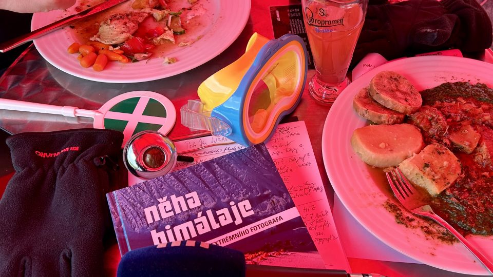 Natáčení pod červenou střechou lodě Arnošt z Pardubic | foto: Petr Voldán, Český rozhlas Natáčení pod červenou střechou lodě Arnošt z Pardubic