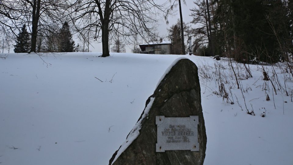 Pamětní deska věnovaná Viktoru Heegerovi | foto: Aleš Spurný, Český rozhlas Pamětní deska věnovaná Viktoru Heegerovi