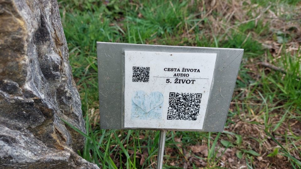 U každého zastavení najdete QR kód