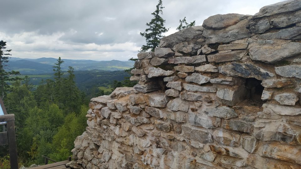 Pozůstatky Pustého hrádku | foto: Kateřina Dobrovolná, Český rozhlas Pozůstatky Pustého hrádku