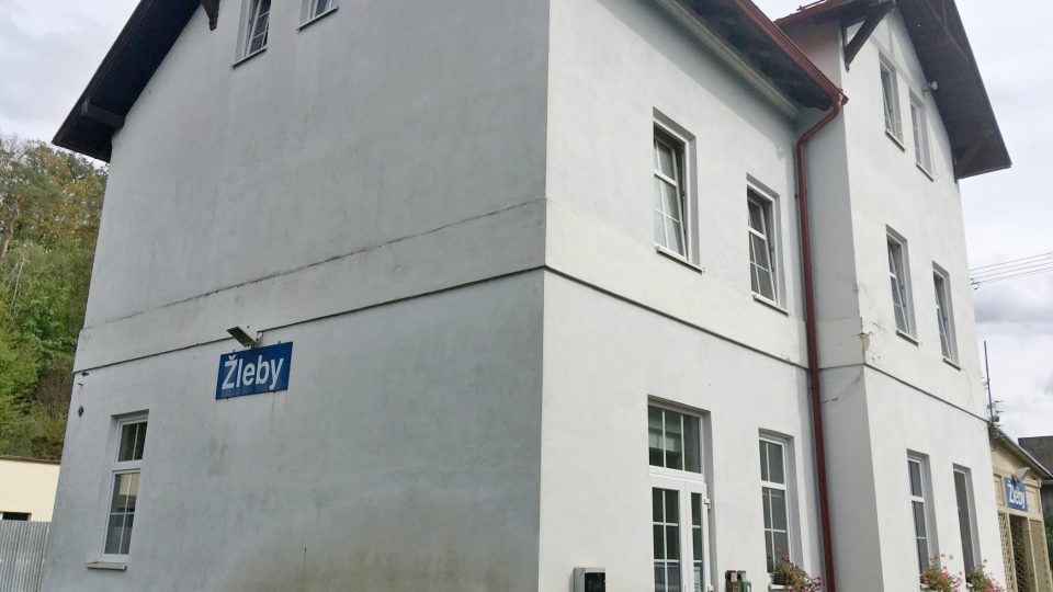 Nejmenší nádraží ve středních Čechách je nádraží Žleby