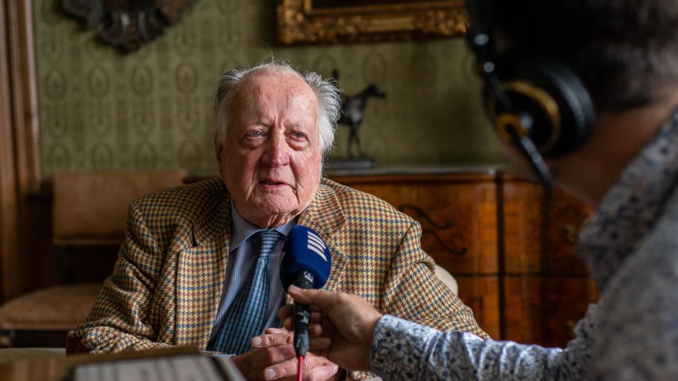 Jan Nepomuk Podstatzký-Lichtenstein při rozhovoru s moderátorem Patrikem Rozehnalem do pořadu Zámecké léto | foto: Martin Čuřík Jan Nepomuk Podstatzký-Lichtenstein při rozhovoru s moderátorem Patrikem Rozehnalem do pořadu Zámecké léto