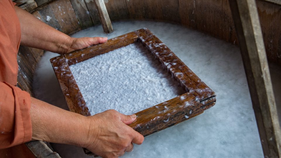 Vyzkoušet si můžete i výrobu papíru