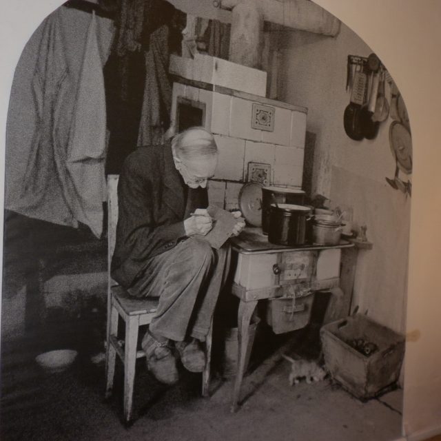 Bohuslav Reynek ve svém domě v Petrkově na Vysočině. | foto: Pavel Sedláček