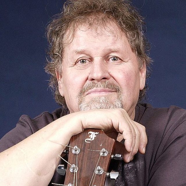 Písničkář Pepa Štross z Klášterce nad Ohří | foto: Ivan Kurtev