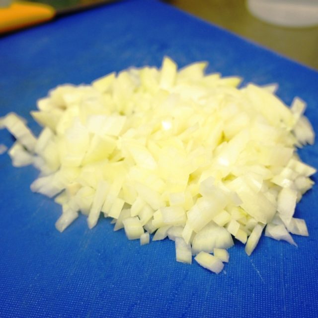 Pokrájená cibule | foto: Patrik Rozehnal,  Český rozhlas