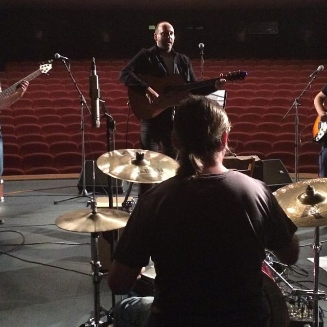 Tony Joch a přátelé. Na českou folkrockovou scénu se hlásí další nové jméno | foto: Archiv kapely Tony Joch a přátelé