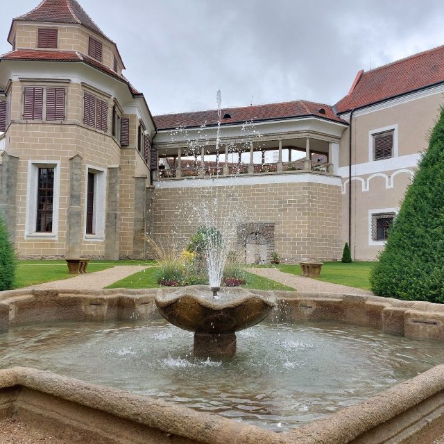 Pohled na telčský zámek ze zámecké zahrady | foto: Irena Šarounová,  Český rozhlas