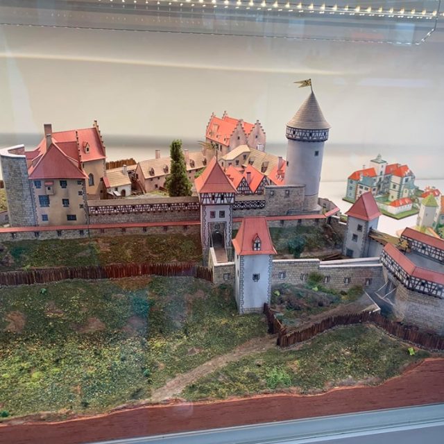 Nejznámější český modelář Richard Vyškovský má svoji expozici v Muzeu papírových modelů v Polici nad Metují | foto: Jana Házová,  Český rozhlas