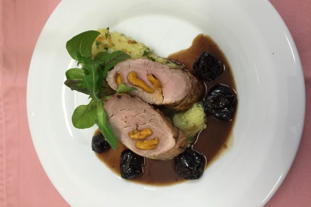 Vepřová panenka se sušenými švestkami na talíři vás nadchne  (ilustrační foto)  | foto: Václav Bauch