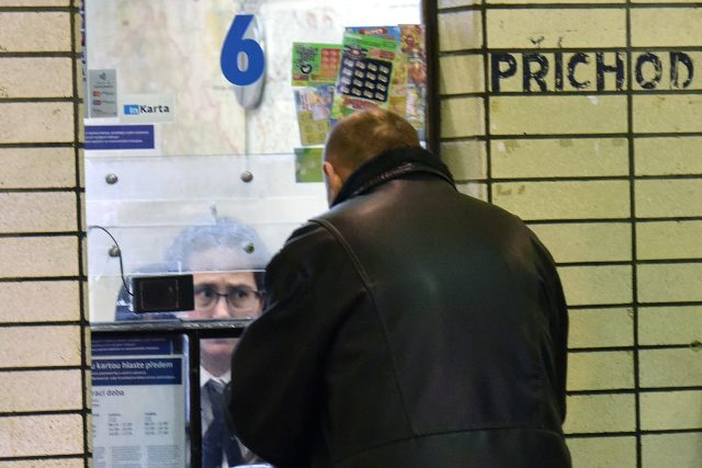 Pokladna na nádraží  (ilustrační foto) | foto: Filip Jandourek