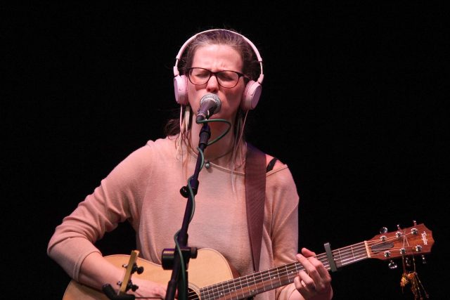 Trio Marie Tilšarová a Kdo jsme my v Českém rozhlase Olomouc | foto: David Jahoda,  Český rozhlas